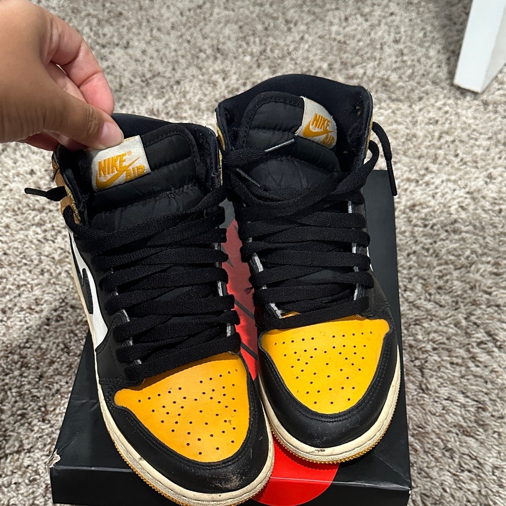 Nike Black and Yellow High-Tops